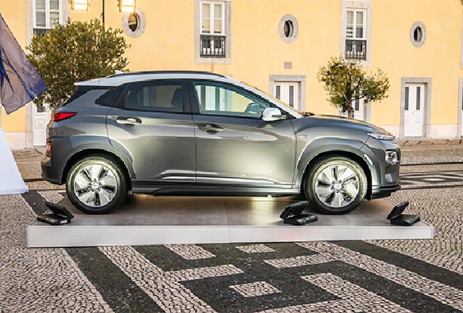 Bases for vehicle presentation